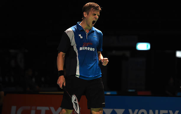 從參數(shù)到手感：教你讀懂“好一點(diǎn)”羽毛球拍的隱藏細(xì)節(jié)