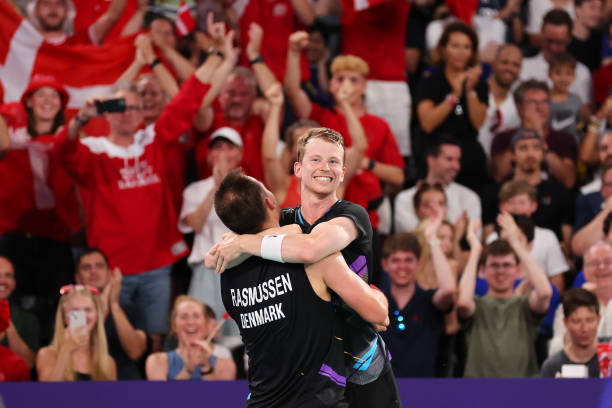 蔡侑玎身高引熱議，官方數(shù)據(jù)VS網(wǎng)友目測