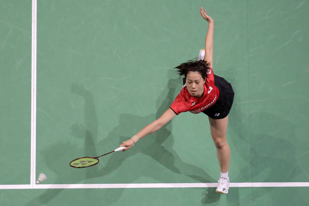 羽毛球拍磅數(shù)選擇：初中生適合多少磅？