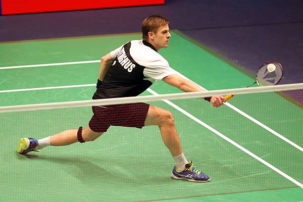 雙打神器推薦：500元內(nèi)高性價(jià)比羽毛球拍TOP5