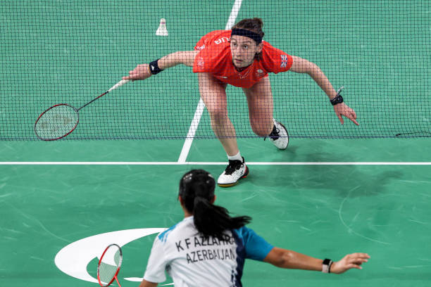 羽毛球單雙打發(fā)球規(guī)則圖解：左單右雙詳解