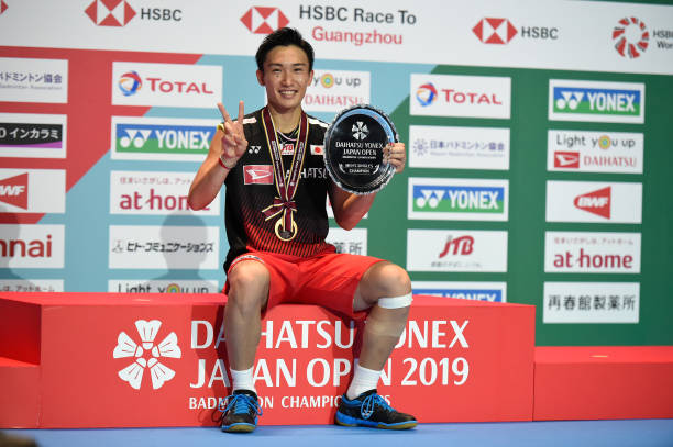 羽毛球單打比賽規(guī)則：裁判如何判定得分與違例？