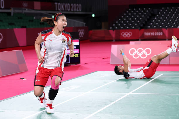 羽毛球發(fā)球技巧大全：正手、反手、高遠球、短球規(guī)則詳解