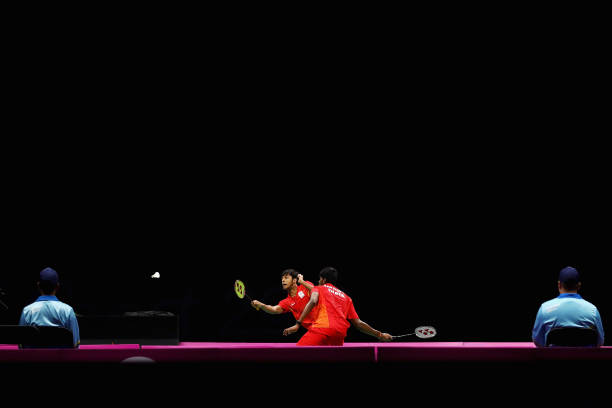 羽毛球雙打發(fā)球技巧：如何配合隊(duì)友打出完美開局？