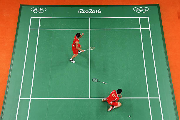 羽毛球高手親授：發(fā)球、扣殺、步法全解析