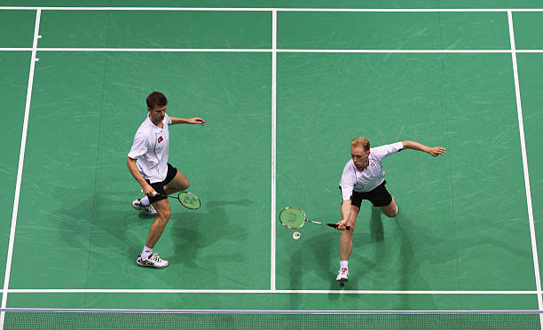 羽毛球雙打比賽中的界限規(guī)則：如何利用場地寬度得分？