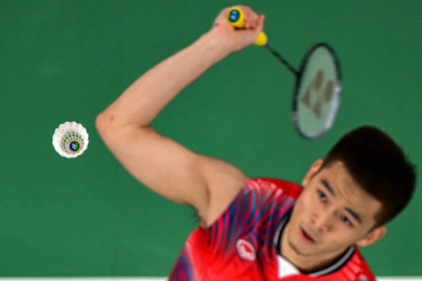 羽毛球扣殺時，擊球點到底該在哪兒？