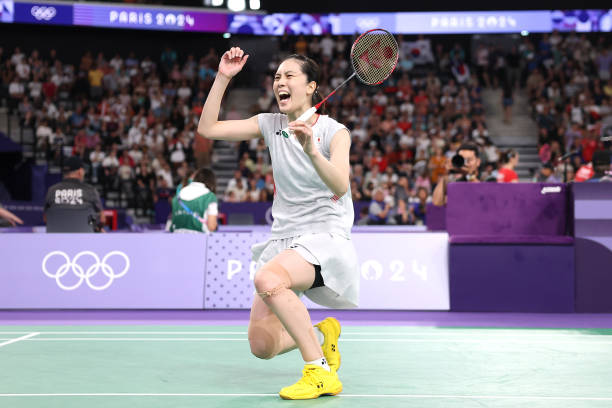 羽毛球單人賽發(fā)球戰(zhàn)術(shù)：短球與長球的巧妙運用