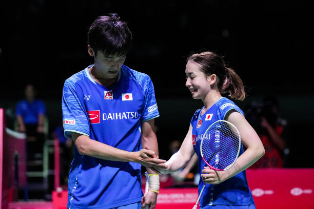 羽毛球發(fā)球技巧大全：高遠(yuǎn)球、短球、平快球圖解教學(xué)