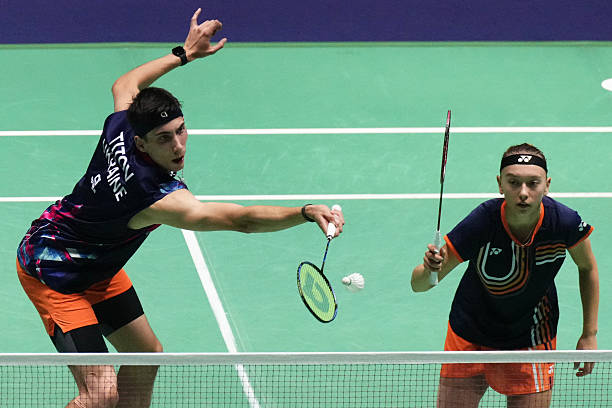 如何選擇羽毛球拍？5大品牌性能解析