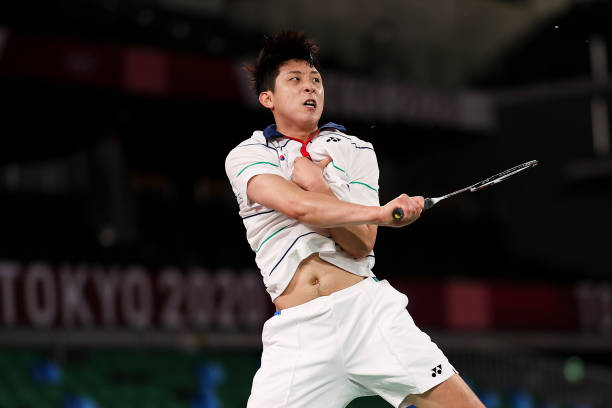 羽毛球雙打站位技巧：左右防守VS前后壓制，哪種適合你？