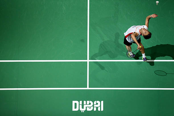 為什么羽毛球場地頂高度很重要？影響擊球與比賽的因素