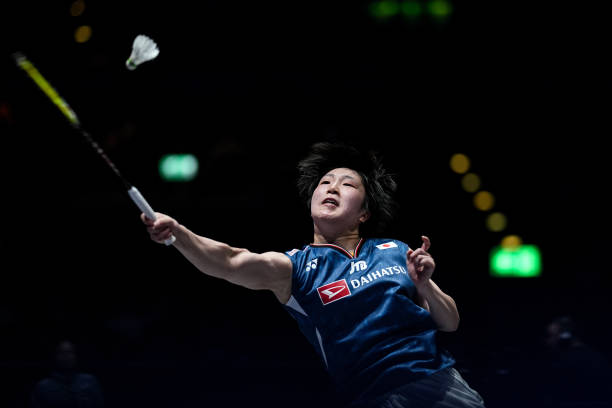 羽毛球反手發(fā)球教學(xué)：輕松掌握短球與長球技巧