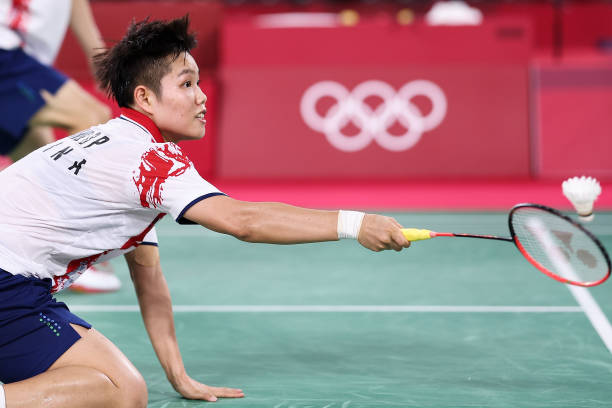 左發(fā)球區(qū)發(fā)球后的跑位技巧，提升防守反擊能力