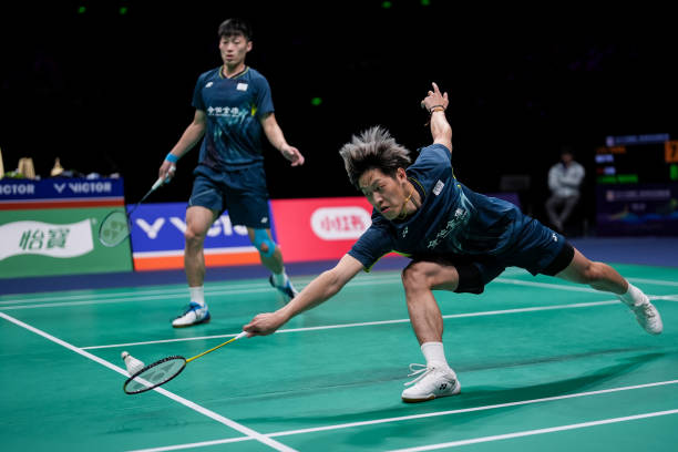 羽毛球基礎(chǔ)動作詳解 | 發(fā)球、揮拍、步伐全教學(xué)