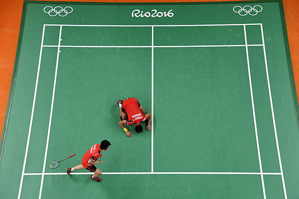 如何根據(jù)年齡和力量調(diào)整小學生羽毛球拍磅數(shù)？