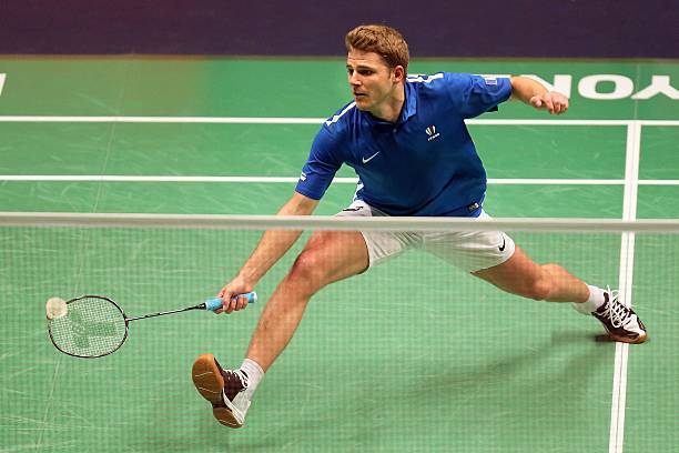 羽毛球殺球手法全解析：專(zhuān)業(yè)視頻教程助你一擊制勝