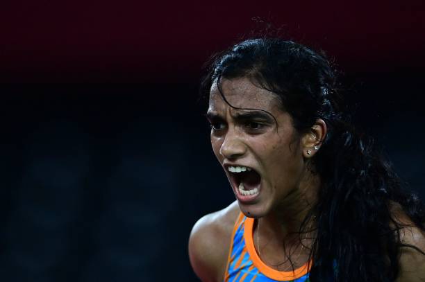 LED vs 傳統(tǒng)金鹵燈：哪種更適合室內(nèi)羽毛球場(chǎng)照明？