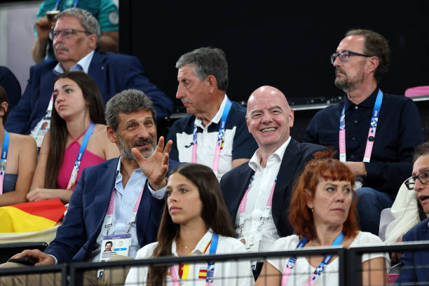 羽毛球單打發(fā)球和雙打發(fā)球，過線要求有何區(qū)別？