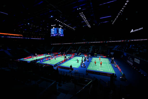 專業(yè)教練 vs 網(wǎng)紅博主：羽毛球視頻教學(xué)誰更靠譜？