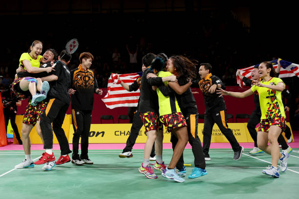 羽毛球發(fā)球規(guī)則圖解：從站位到落點的關(guān)鍵要點