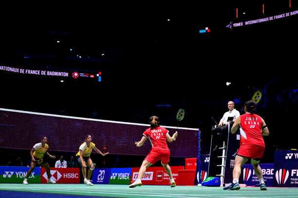 羽毛球比賽場(chǎng)地標(biāo)準(zhǔn)：?jiǎn)未螂p打邊界線繪制方法