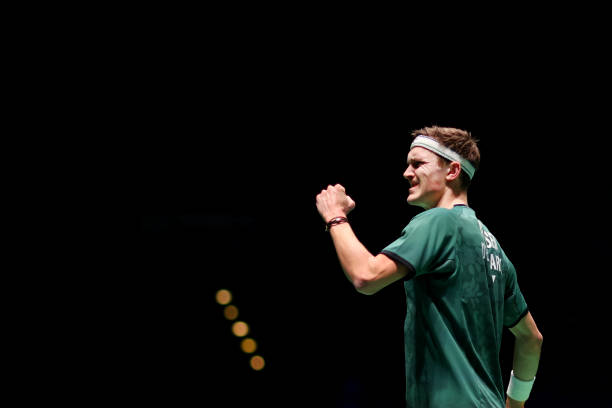 專業(yè)選手的高遠球握拍秘訣，讓你擊球更遠更準