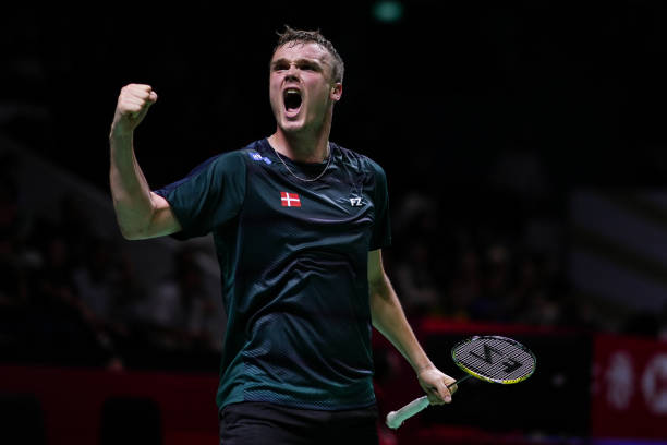 羽毛球拍品牌技術(shù)解析：碳纖維、納米科技哪家強？