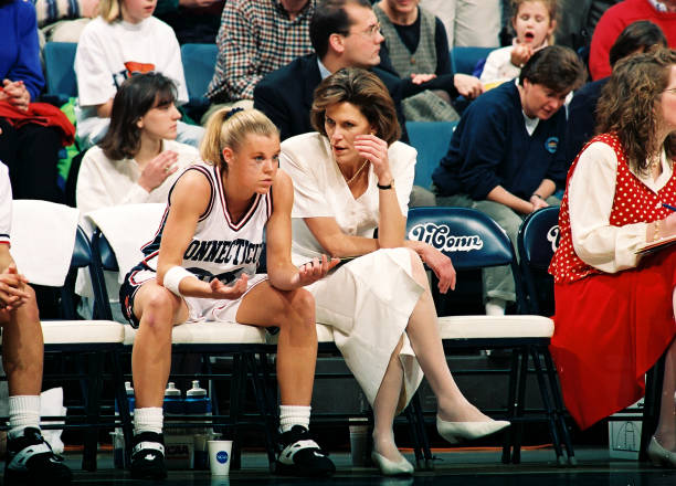 籃球與籃球：技術、戰(zhàn)術與比賽風格的差異