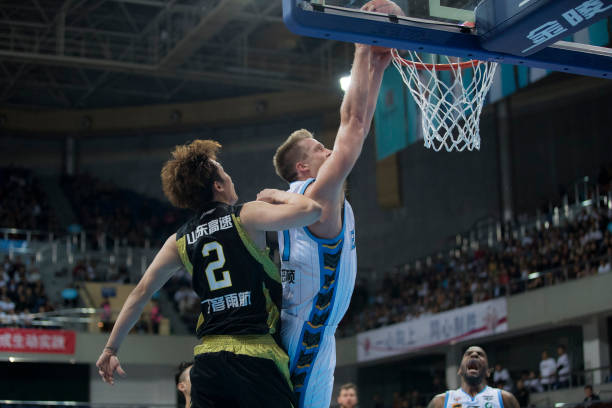 麥迪的35秒13分神跡：NBA史上最偉大時刻之一