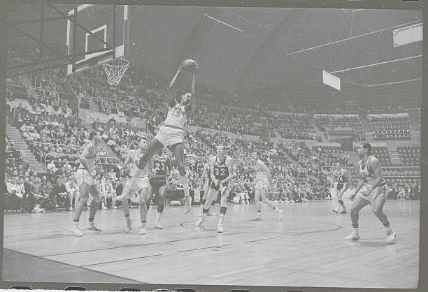 Shams：杜蘭特或?qū)⑻崆皬?fù)出，球隊季后賽前景迎來轉(zhuǎn)機