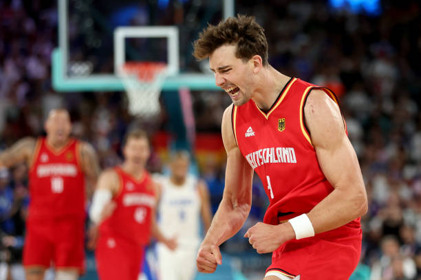 防守反擊陣型籃球戰(zhàn)術(shù)詳解：從基礎(chǔ)到實戰(zhàn)應(yīng)用