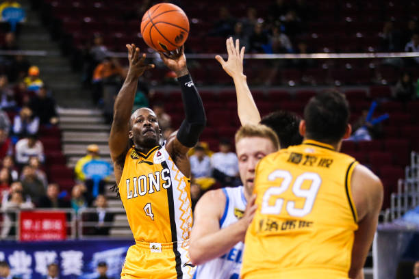 中鋒位置的演變：從傳統(tǒng)到現(xiàn)代的戰(zhàn)術轉型