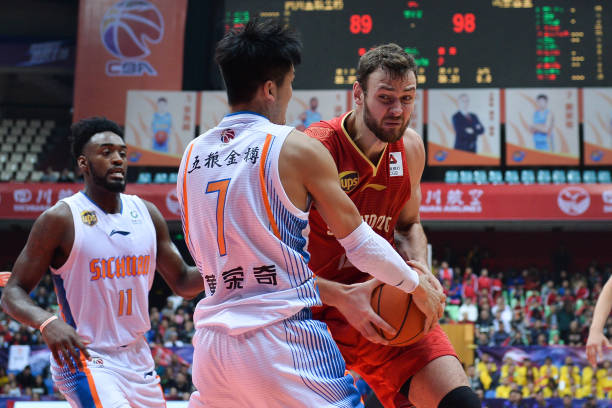 助攻榜排名預(yù)測：誰能最終登頂本賽季助攻王？