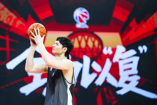 CBA焦點(diǎn)賽事：新疆隊(duì)與山東隊(duì)激戰(zhàn)今晚，直播全程放送！