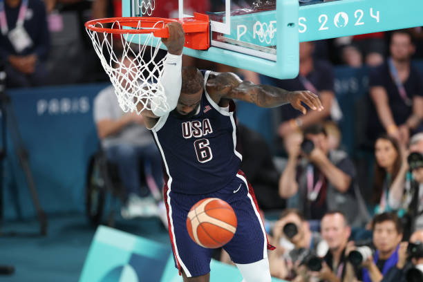 籃球入門必學(xué):三步上籃完整動(dòng)作示范