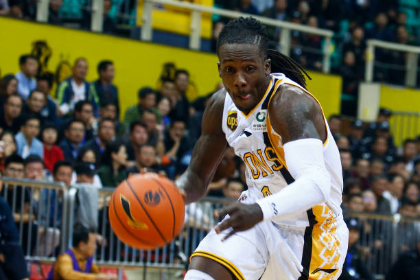 小賴籃球隱藏技巧大揭秘：高手都在用的操作技巧