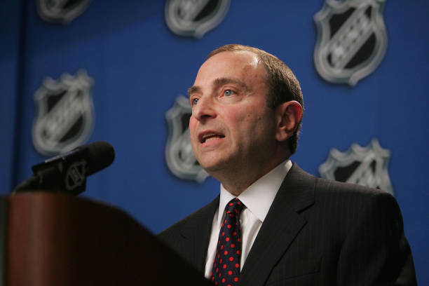 提升籃球控球能力:原地運(yùn)球動作解析