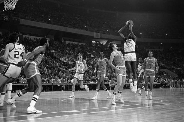 季后賽得分排名更新：庫里、東契奇躋身前列