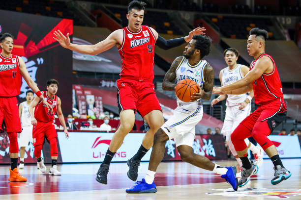 硅PU籃球場(chǎng)地面施工工藝及注意事項(xiàng)