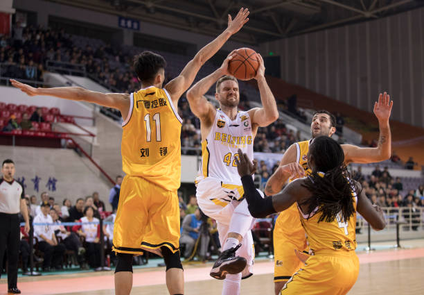 姚明：從NBA巨星到中國(guó)籃球杰出貢獻(xiàn)獎(jiǎng)得主