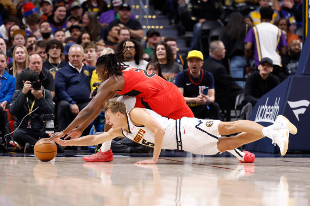 球場爭議焦點：搶籃板時的身體接觸到底算不算犯規(guī)？