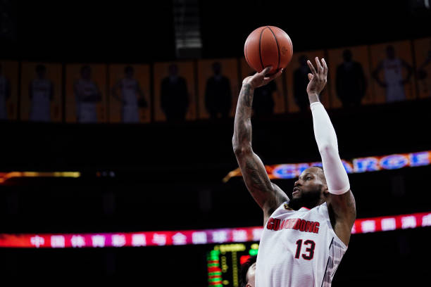 籃球基因的強(qiáng)大：解析洛佩茲兄弟的身高與職業(yè)生涯