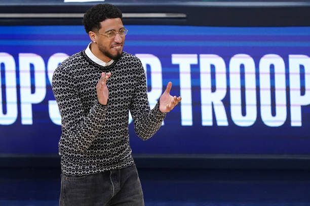 籃球裁判必讀：帶球撞人倒地是否影響判罰？