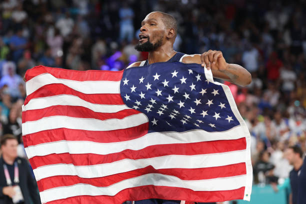 籃球logo設計案例解析:成功與失敗的設計對比