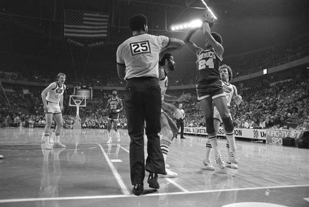 庫(kù)里精選：團(tuán)隊(duì)領(lǐng)袖與冠軍之路