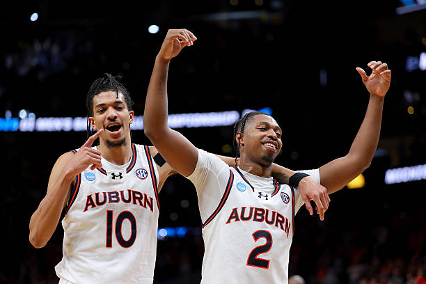 姚明NBA球隊經(jīng)歷：從上海大鯊魚到休斯頓火箭