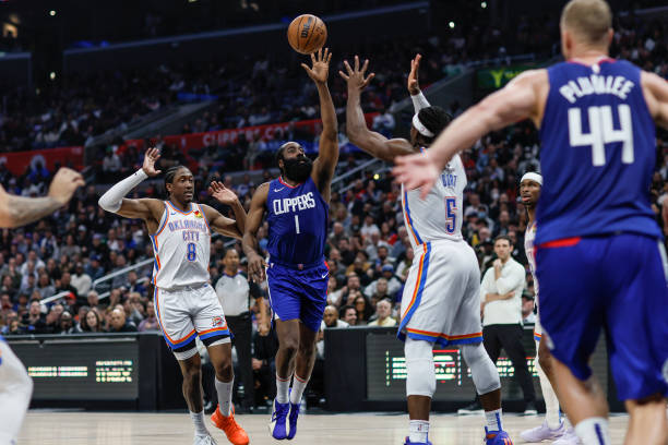 如何正確測(cè)量初中學(xué)?；@板的高度？