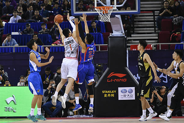 籃球場尺寸對比：FIBA、NBA和高中聯(lián)賽的區(qū)別