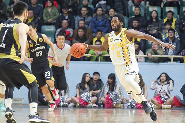 姚明趙睿罕見合影，網(wǎng)友：這是籃球界的傳承時刻